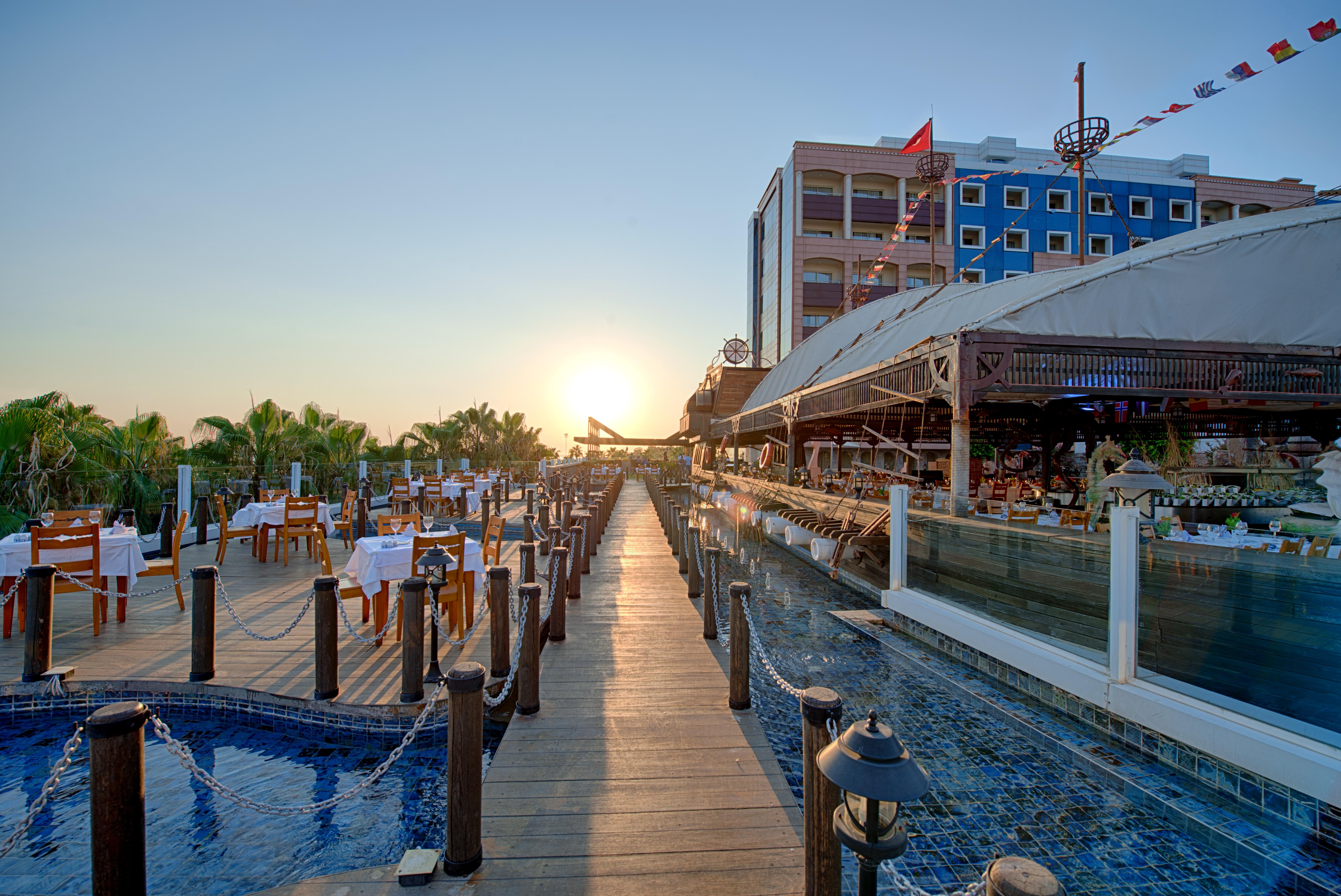 Sentido Kamelya Fulya Hotel & Aqua Colakli エクステリア 写真 Sunset at the Marina
